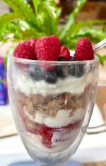 is yogurt and granola healthy?
